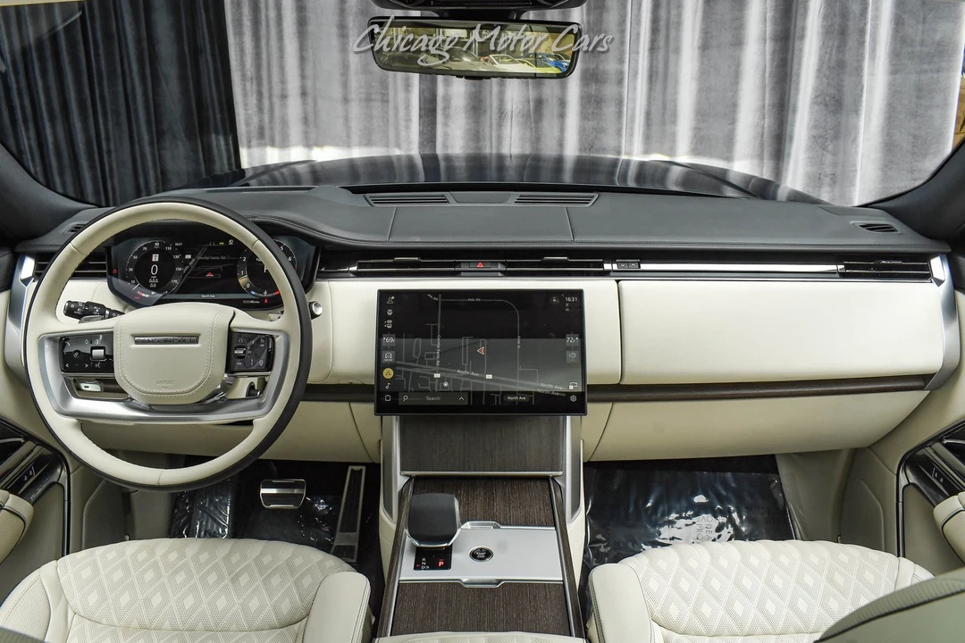 2026 Land Rover Range Rover L460 - Image 24 of 31