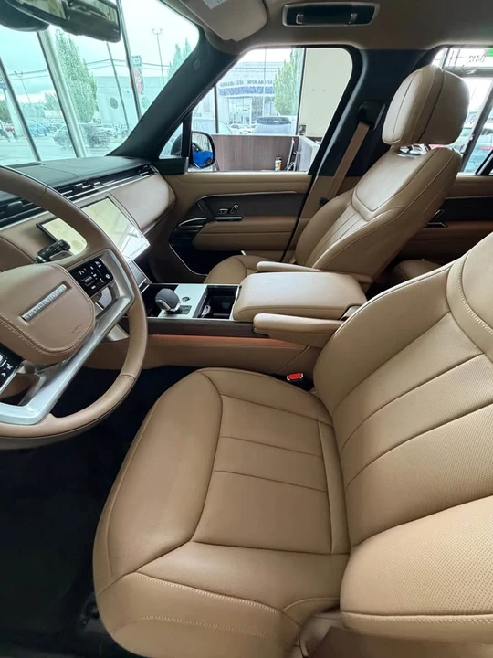 2026 Land Rover Range Rover L460 - Image 14 of 20