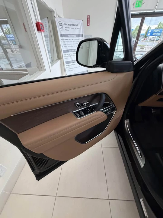2026 Land Rover Range Rover L460 - Image 15 of 20