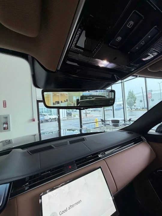 2026 Land Rover Range Rover L460 - Image 18 of 20