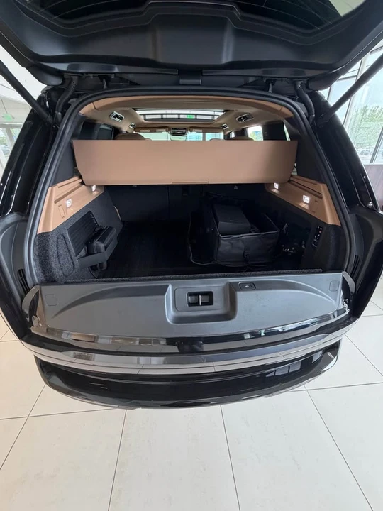 2026 Land Rover Range Rover L460 - Image 12 of 20