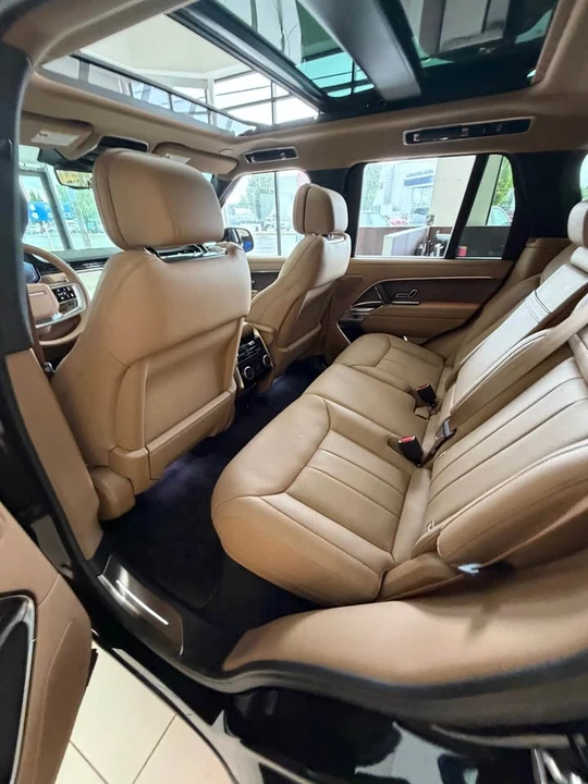 2026 Land Rover Range Rover L460 - Image 13 of 20