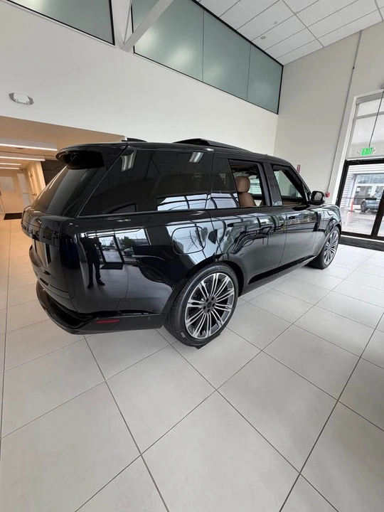 2026 Land Rover Range Rover L460 - Image 9 of 20