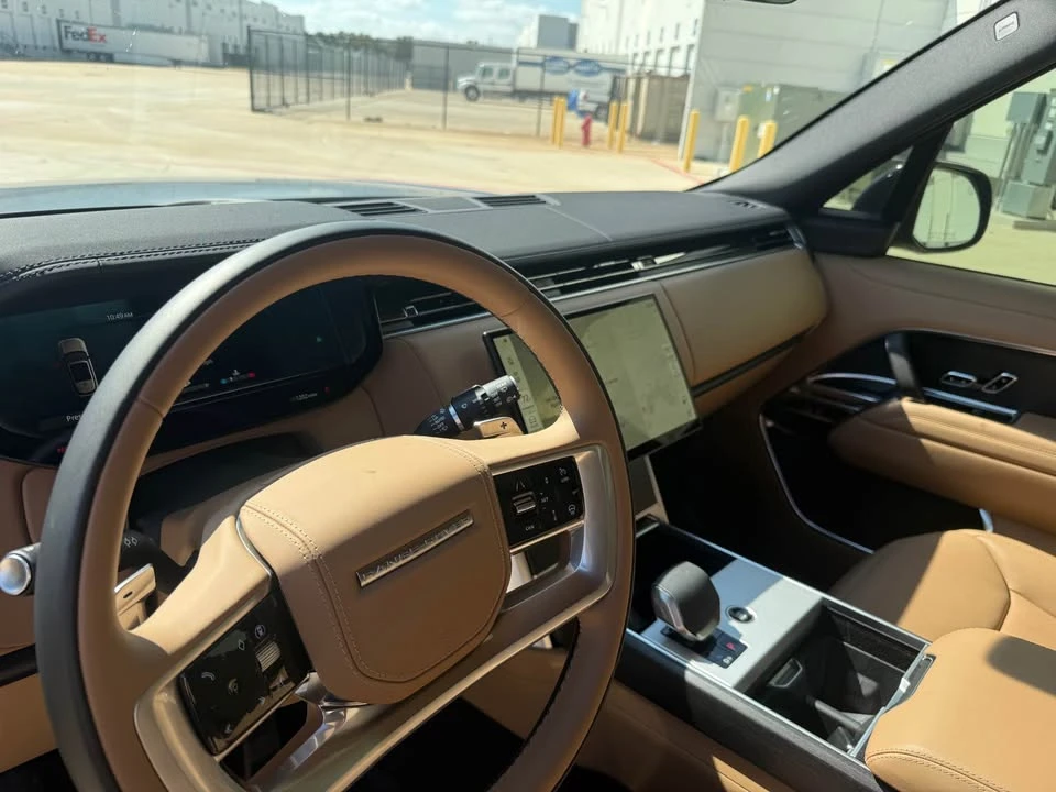 2026 Land Rover Range Rover L460 - Image 9 of 10