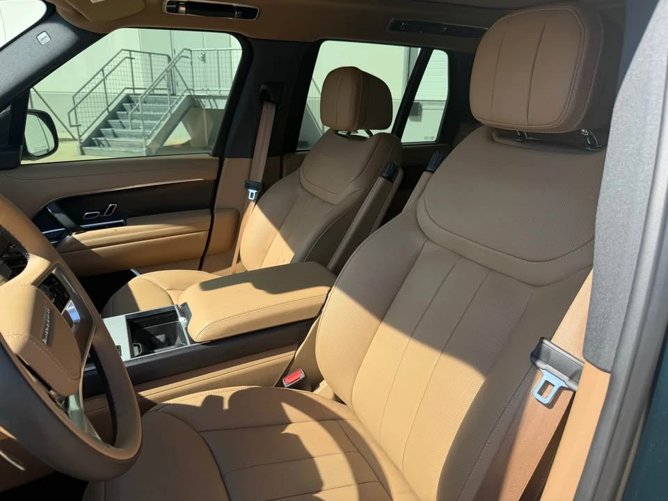 2026 Land Rover Range Rover L460 - Image 7 of 10