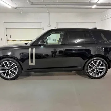 2026 Land Rover Range Rover P550e SE SWB