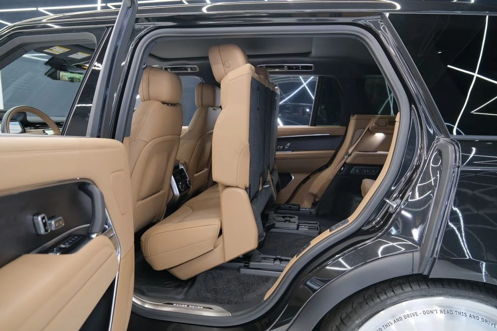 2026 Land Rover Range Rover L460 - Image 21 of 31