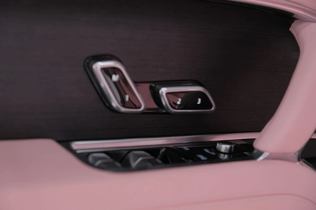 2026 Land Rover Range Rover L460 - Image 19 of 31