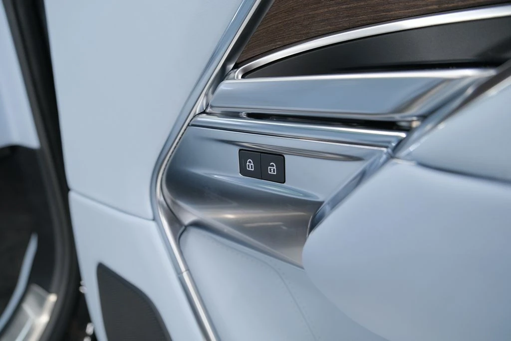 2026 Land Rover Range Rover L460 - Image 30 of 31