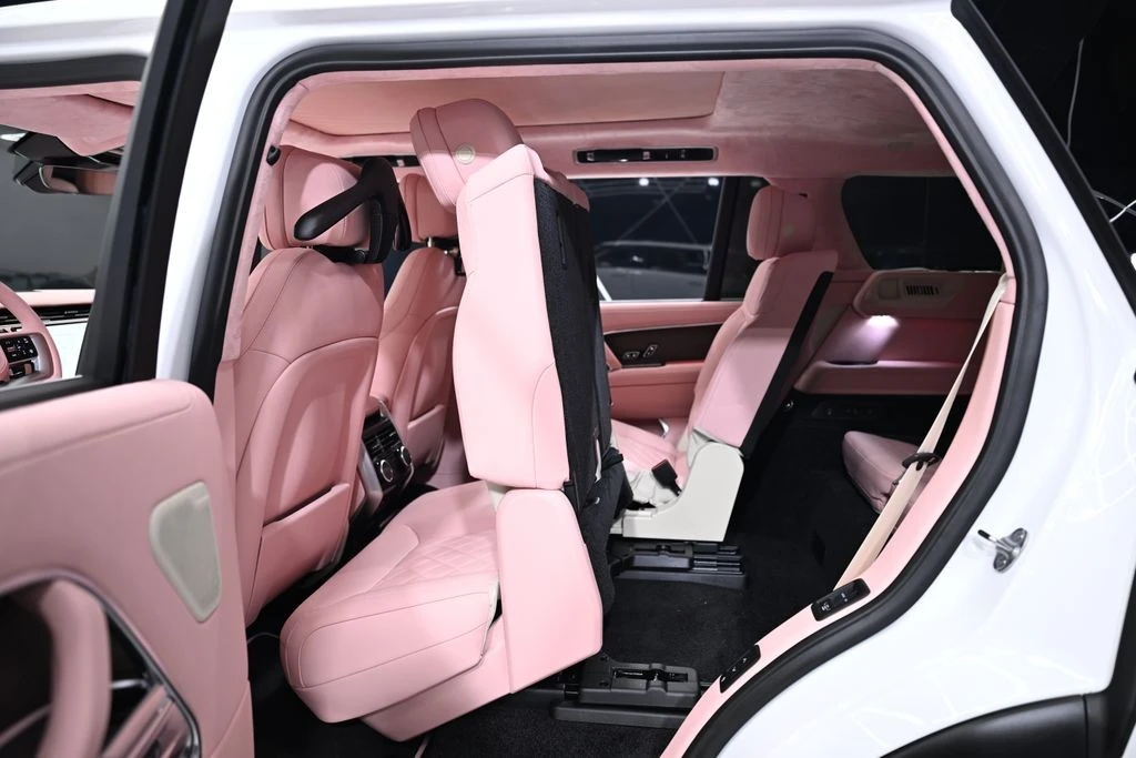 2026 Land Rover Range Rover L460 - Image 19 of 31