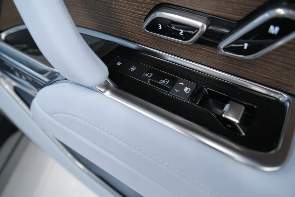 2026 Land Rover Range Rover L460 - Image 26 of 31