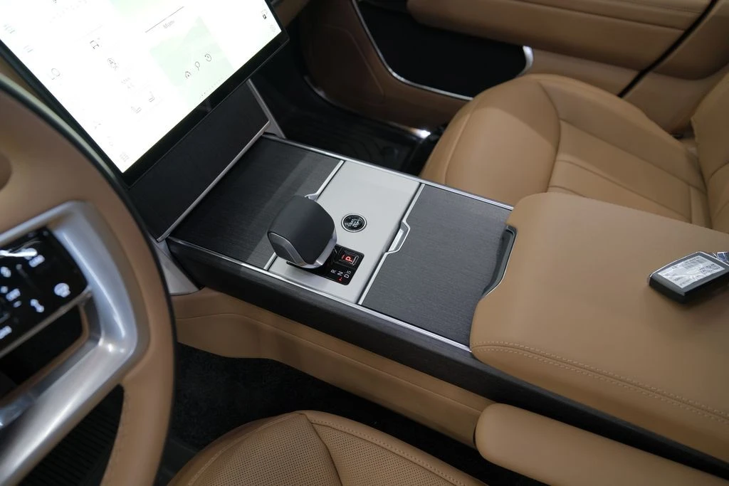 2026 Land Rover Range Rover L460 - Image 13 of 31