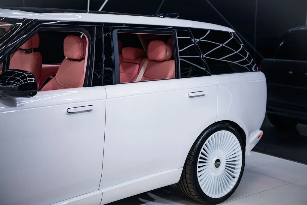 2026 Land Rover Range Rover L460 - Image 10 of 31