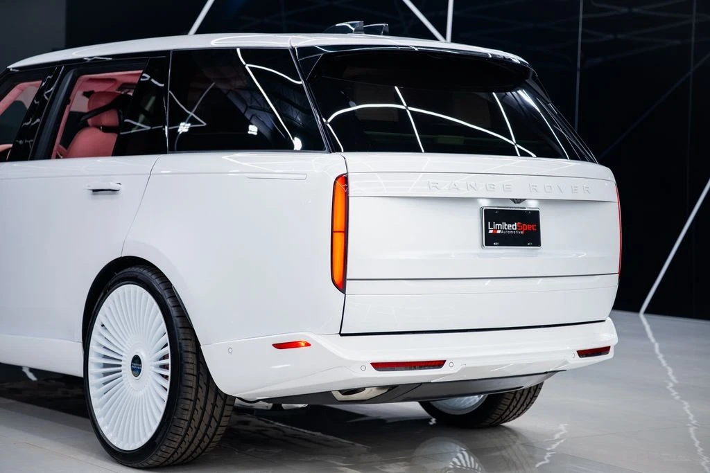 2026 Land Rover Range Rover L460 - Image 28 of 31