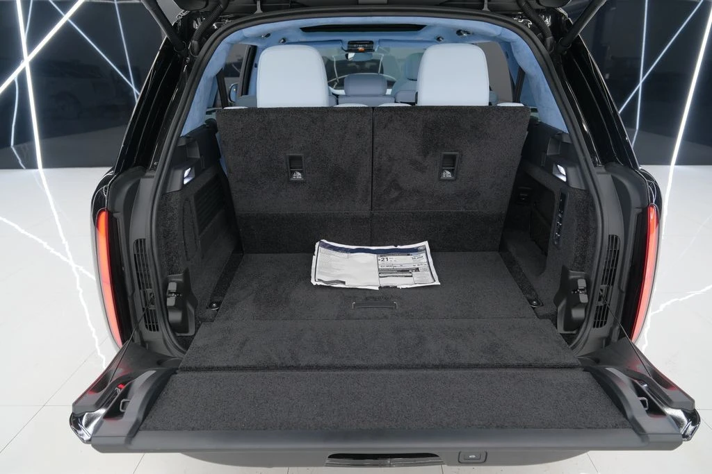 2026 Land Rover Range Rover L460 - Image 16 of 31