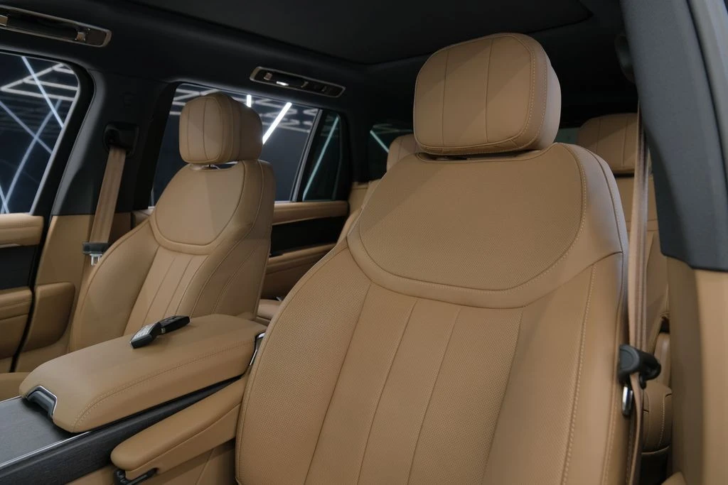 2026 Land Rover Range Rover L460 - Image 10 of 31