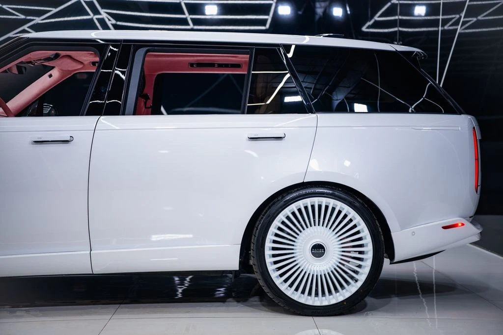 2026 Land Rover Range Rover L460 - Image 9 of 31