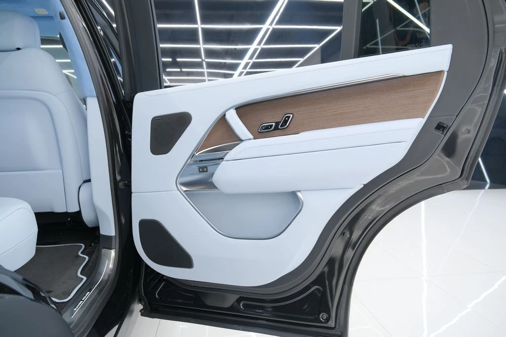 2026 Land Rover Range Rover L460 - Image 24 of 31