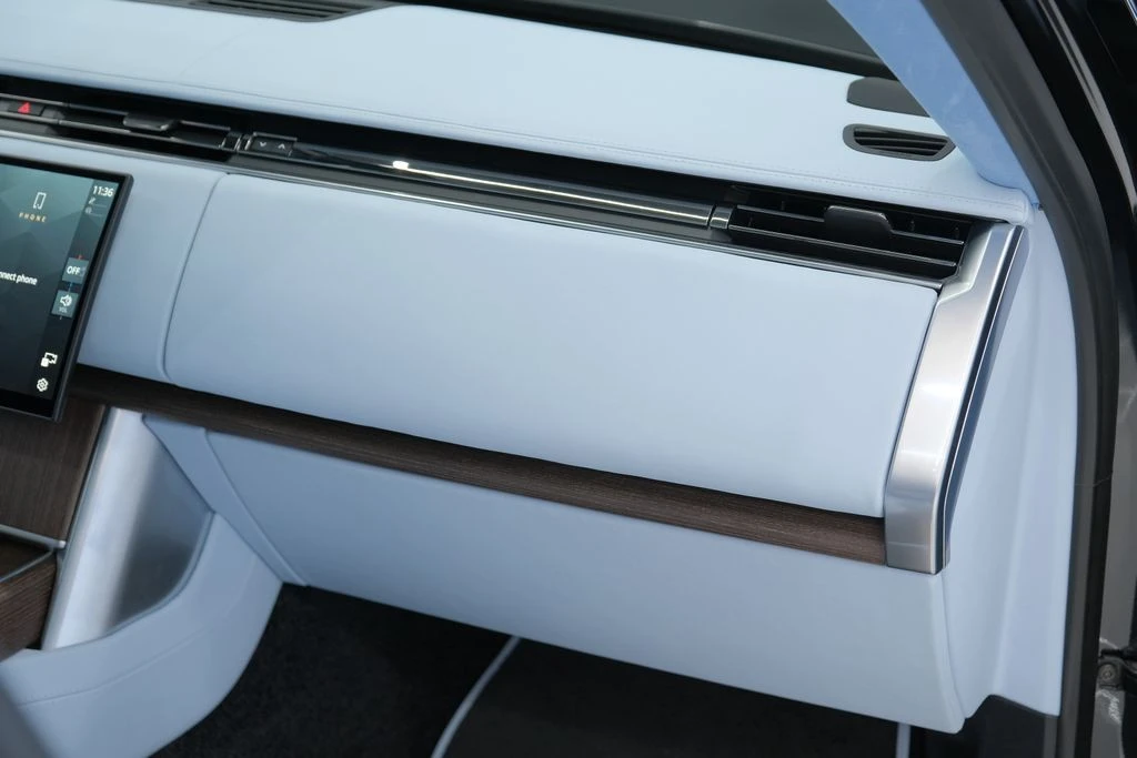 2026 Land Rover Range Rover L460 - Image 31 of 31