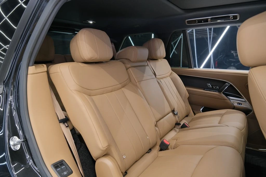 2026 Land Rover Range Rover L460 - Image 22 of 31