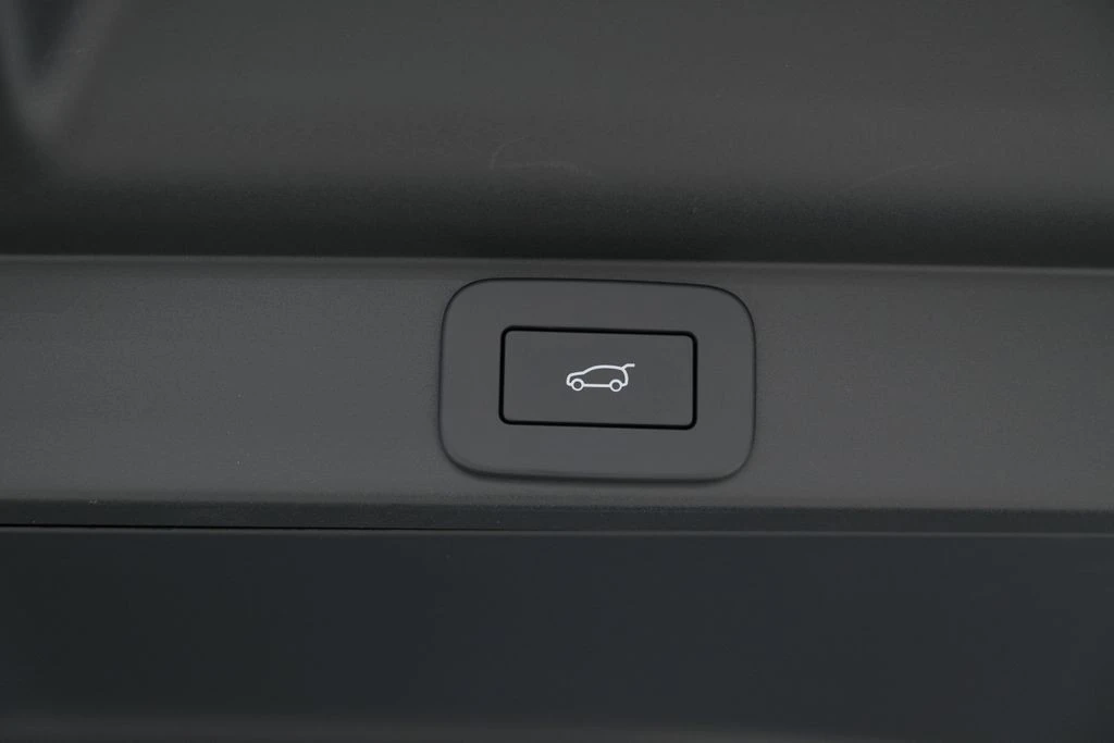 2026 Land Rover Range Rover L460 - Image 22 of 31