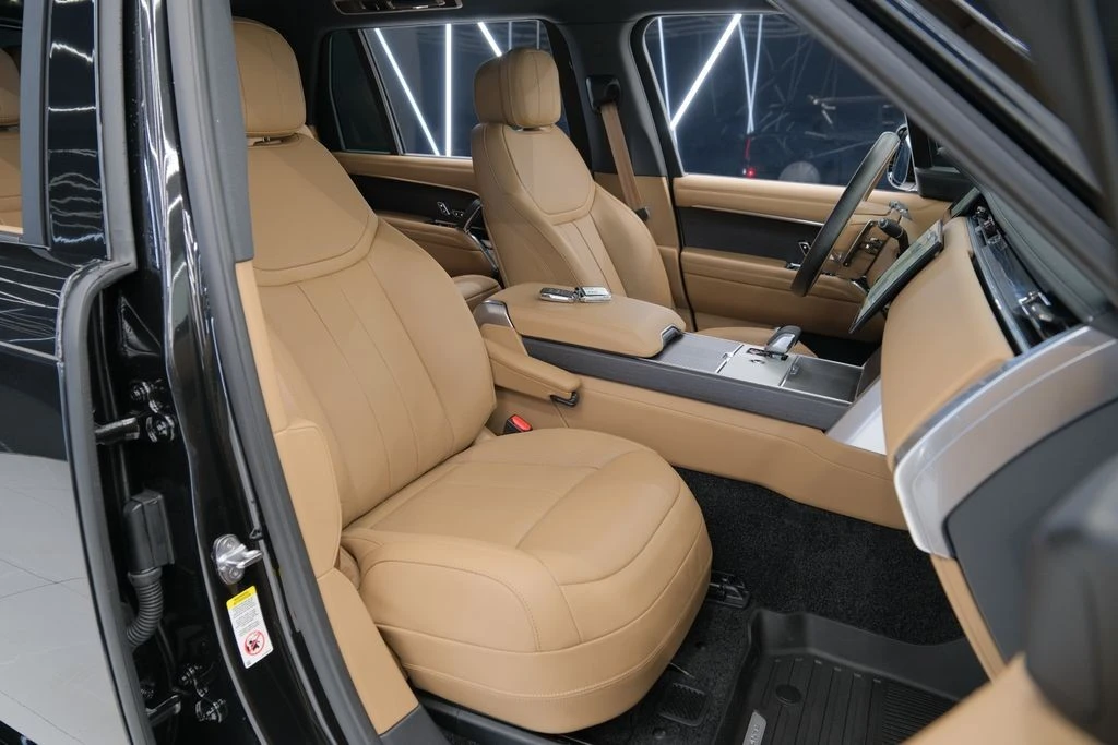 2026 Land Rover Range Rover L460 - Image 25 of 31
