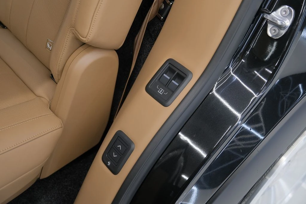 2026 Land Rover Range Rover L460 - Image 17 of 31