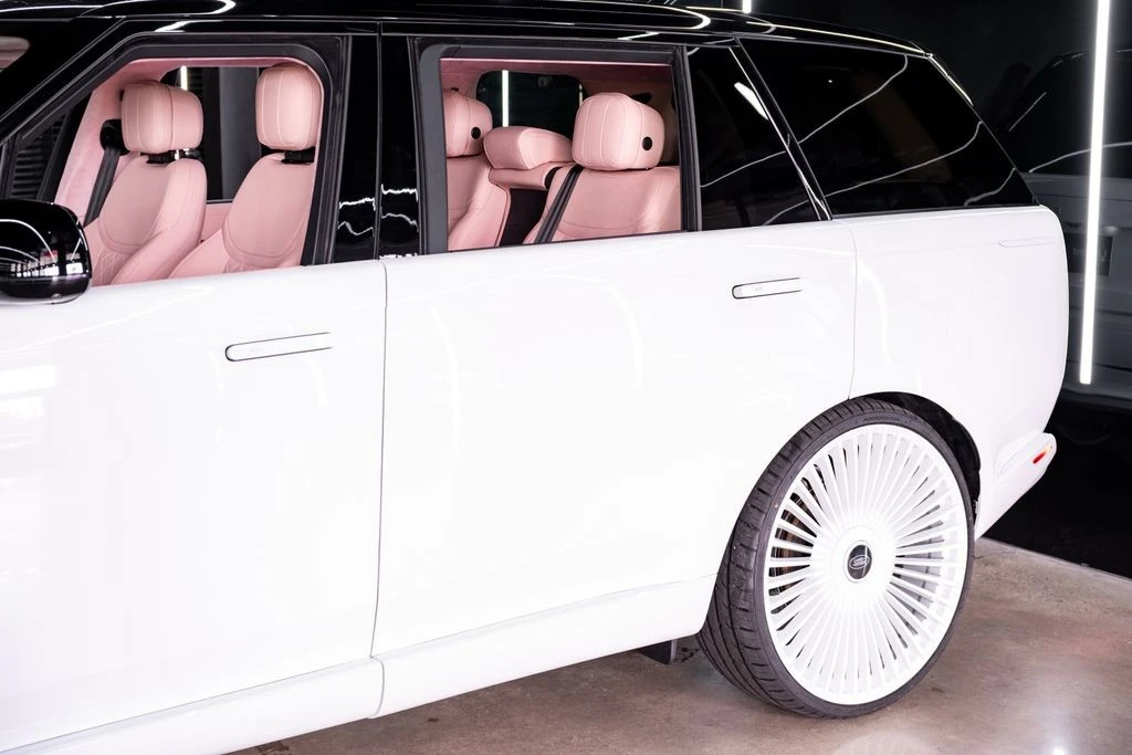 2026 Land Rover Range Rover L460 - Image 9 of 31