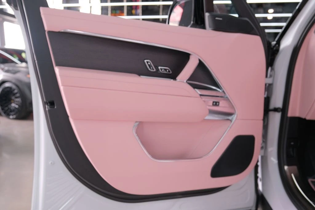 2026 Land Rover Range Rover L460 - Image 17 of 31