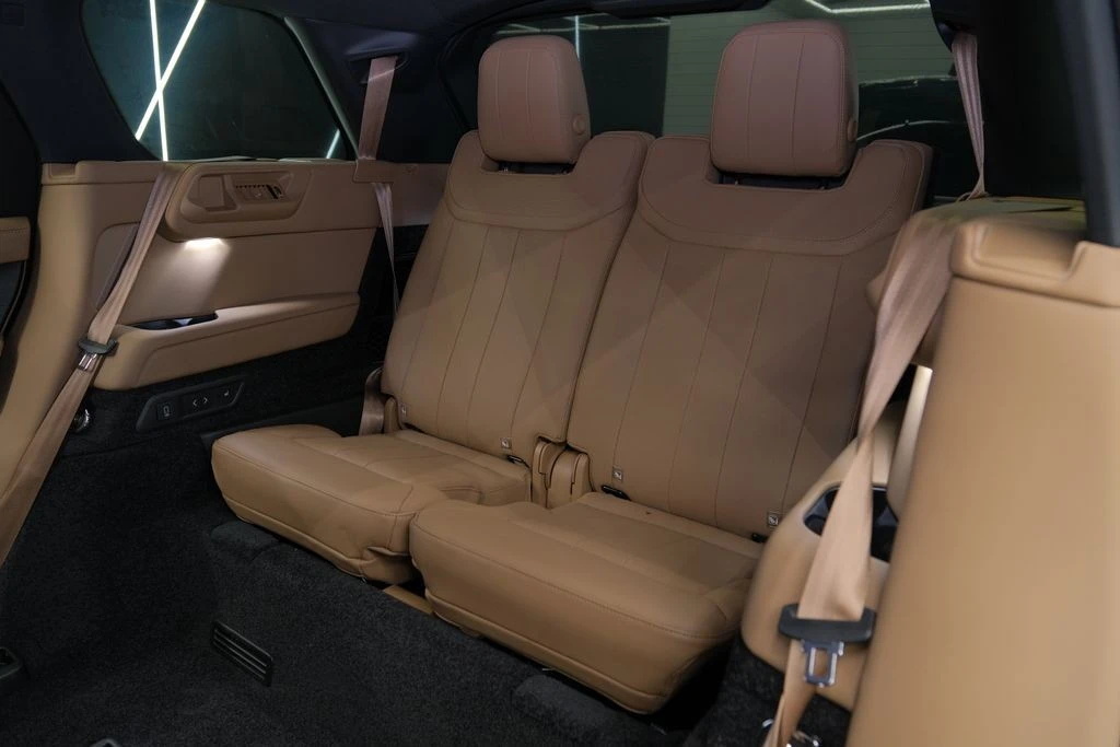 2026 Land Rover Range Rover L460 - Image 18 of 31