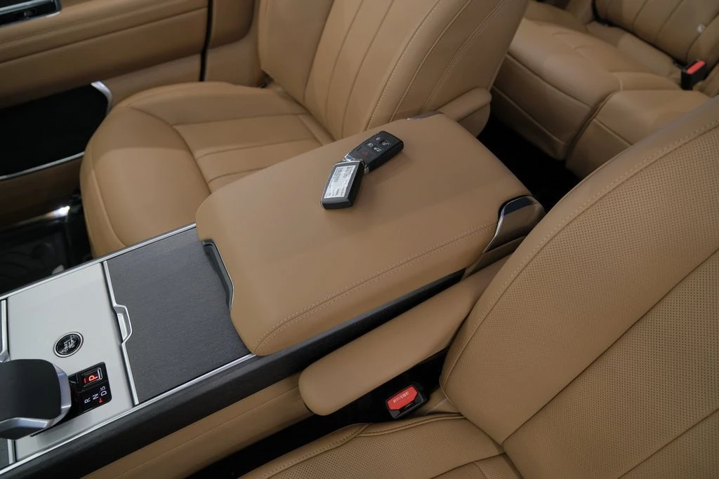 2026 Land Rover Range Rover L460 - Image 14 of 31