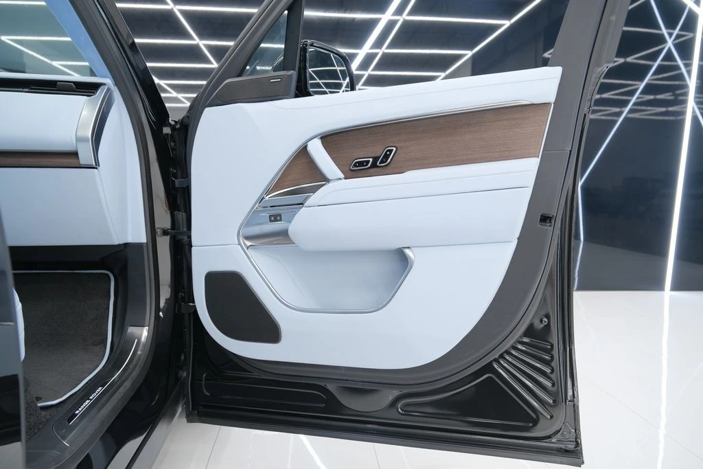 2026 Land Rover Range Rover L460 - Image 29 of 31