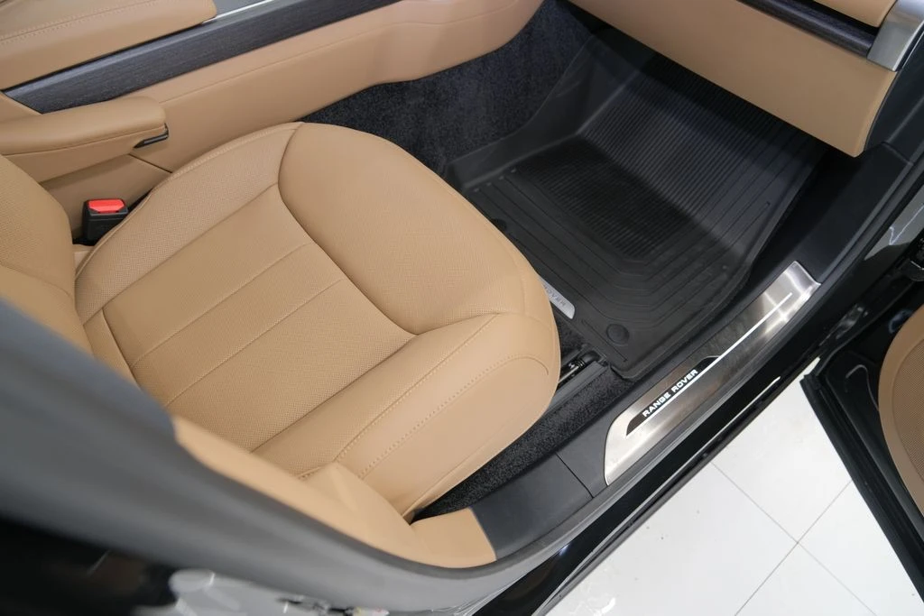 2026 Land Rover Range Rover L460 - Image 26 of 31