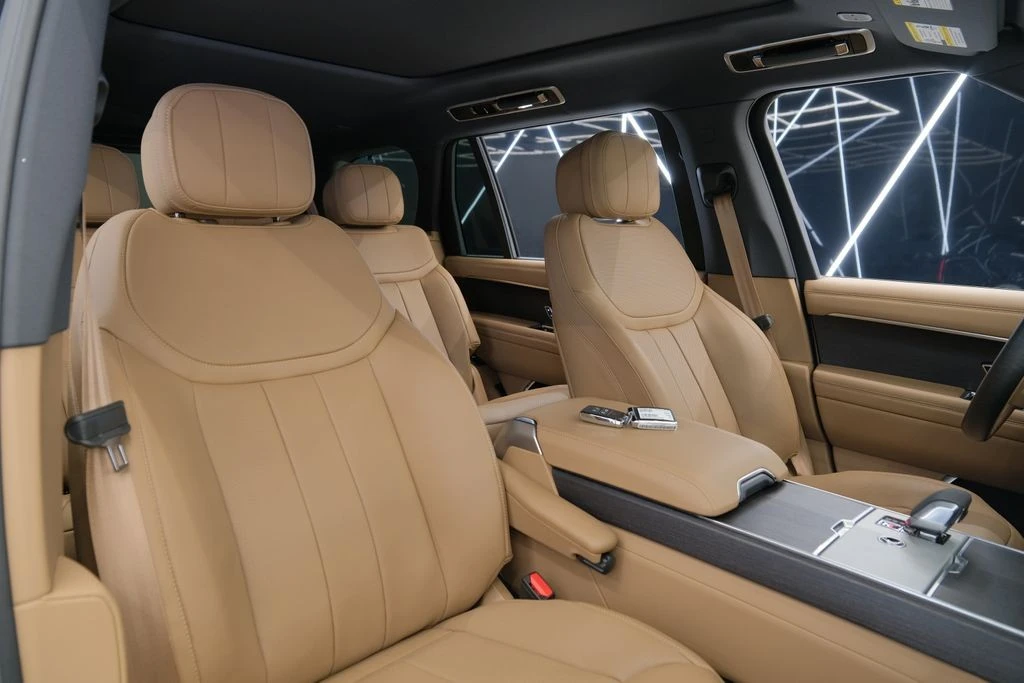 2026 Land Rover Range Rover L460 - Image 24 of 31