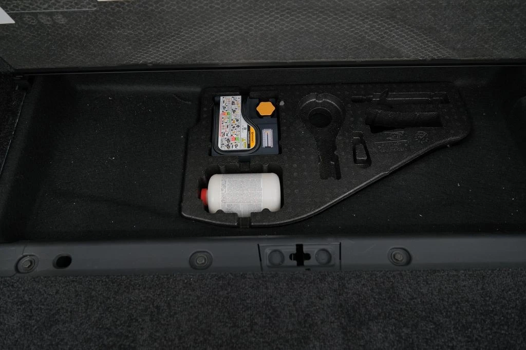 2026 Land Rover Range Rover L460 - Image 21 of 31