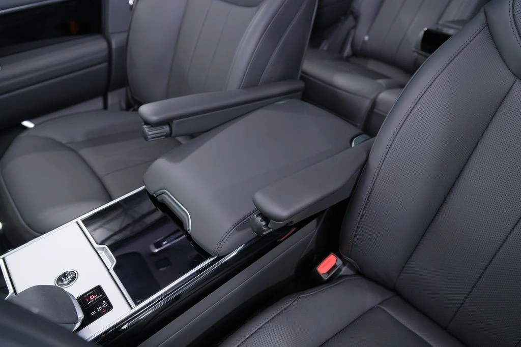 2026 Land Rover Range Rover L460 - Image 29 of 31