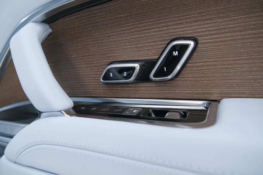 2026 Land Rover Range Rover L460 - Image 25 of 31