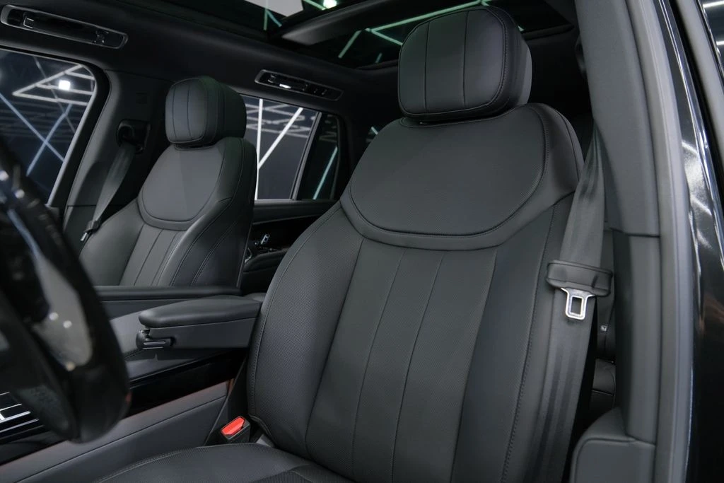 2026 Land Rover Range Rover L460 - Image 22 of 31