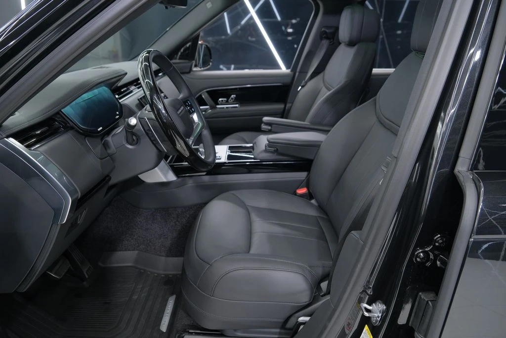2026 Land Rover Range Rover L460 - Image 25 of 31