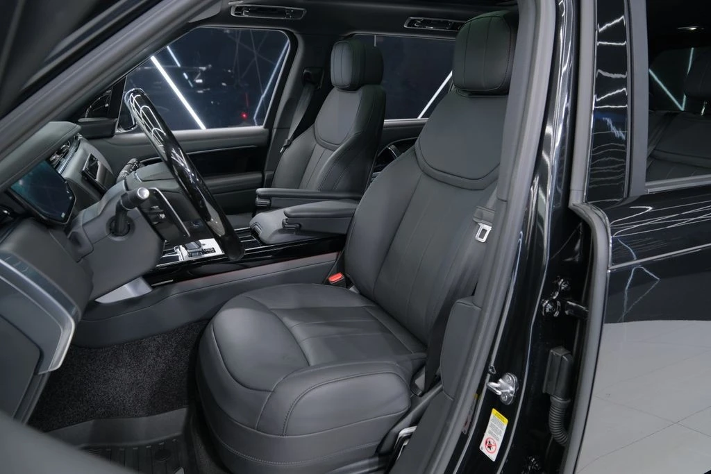 2026 Land Rover Range Rover L460 - Image 24 of 31