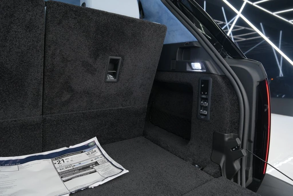 2026 Land Rover Range Rover L460 - Image 19 of 31