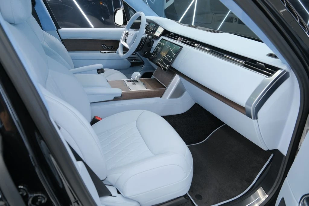 2026 Land Rover Range Rover L460 - Image 28 of 31