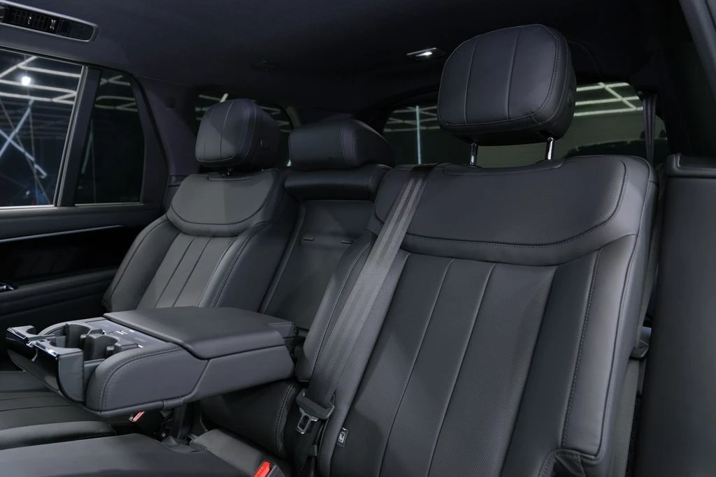 2026 Land Rover Range Rover L460 - Image 30 of 31