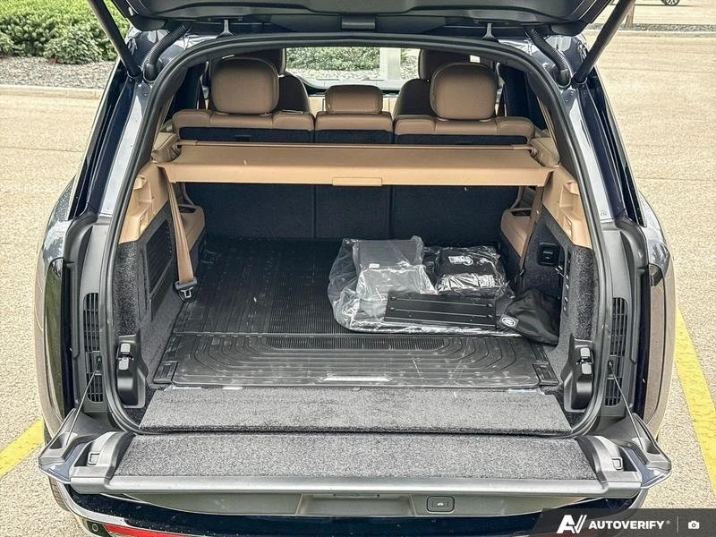 2026 Land Rover Range Rover L460 - Image 9 of 19
