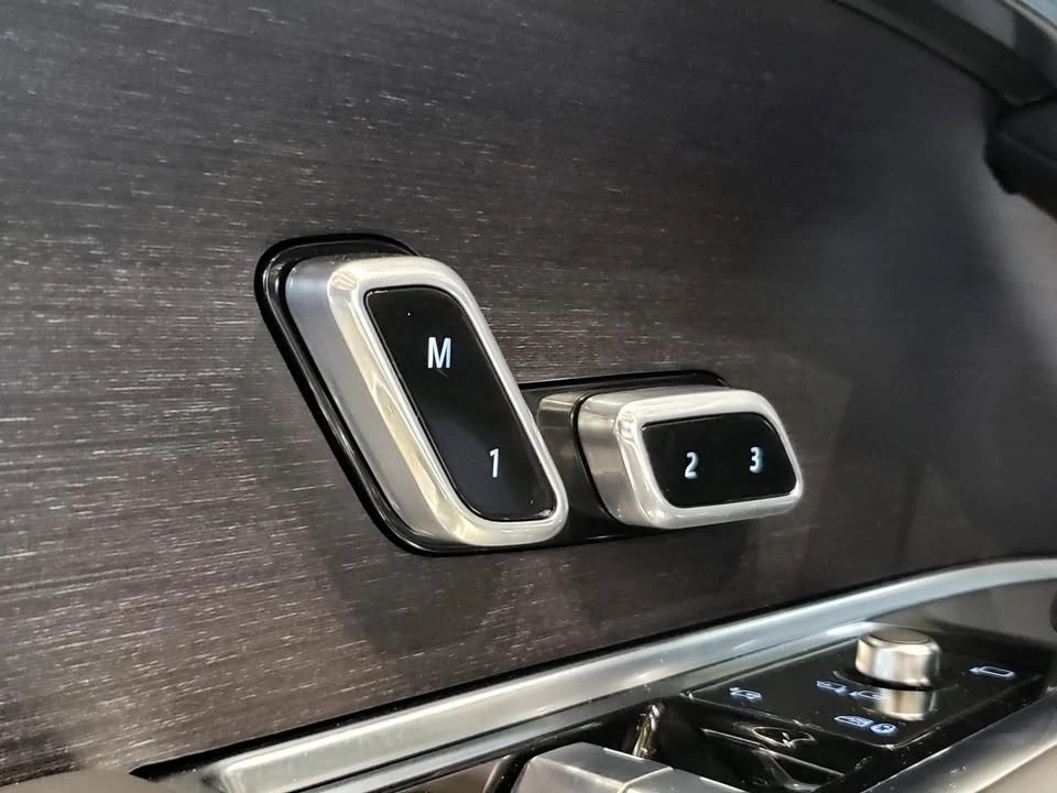 2026 Land Rover Range Rover L460 - Image 18 of 20