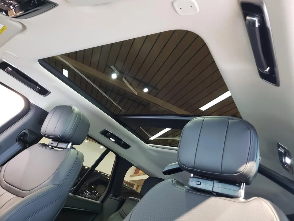 2026 Land Rover Range Rover L460 - Image 19 of 20