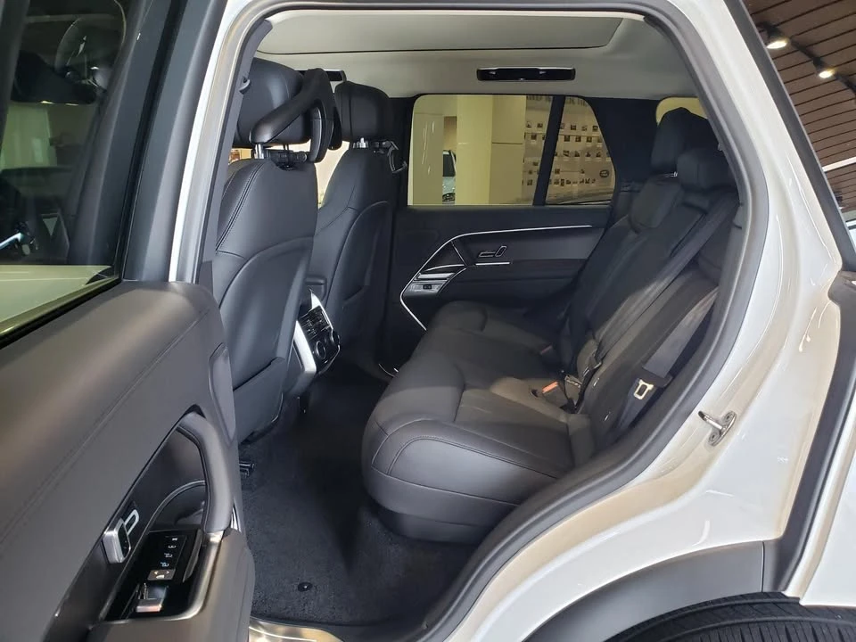 2026 Land Rover Range Rover L460 - Image 9 of 20