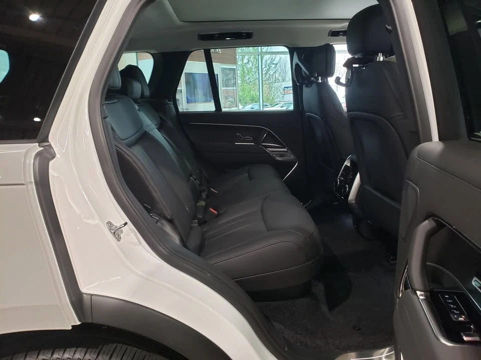 2026 Land Rover Range Rover L460 - Image 13 of 20
