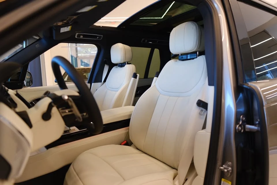 2026 Land Rover Range Rover L460 - Image 6 of 11