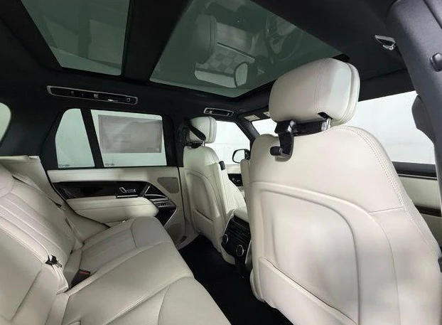 2026 Land Rover Range Rover L460 - Image 8 of 11